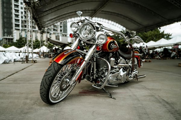 Wie beeinflussen verschiedene Reifenarten die Fahrstabilität meines Motorrads?